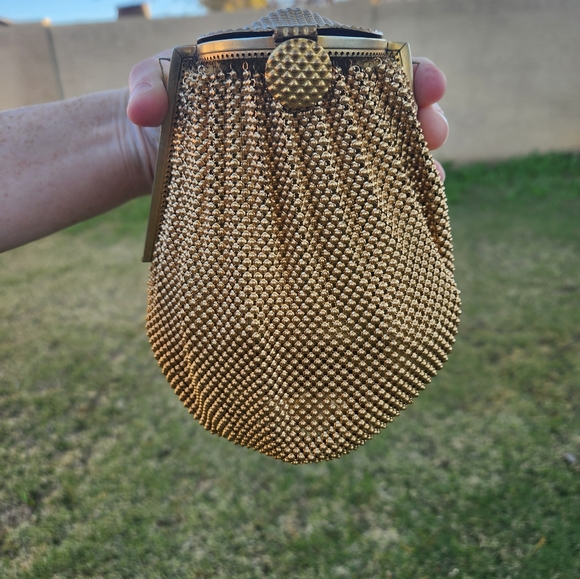 1930s unique Schiaparelli Whiting And Davis Mesh Bag - Picture 2 of 10